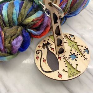 Wrist Yarn Holder: Cat Design Wood Crochet Knitting Carousel Dispenser Spinner